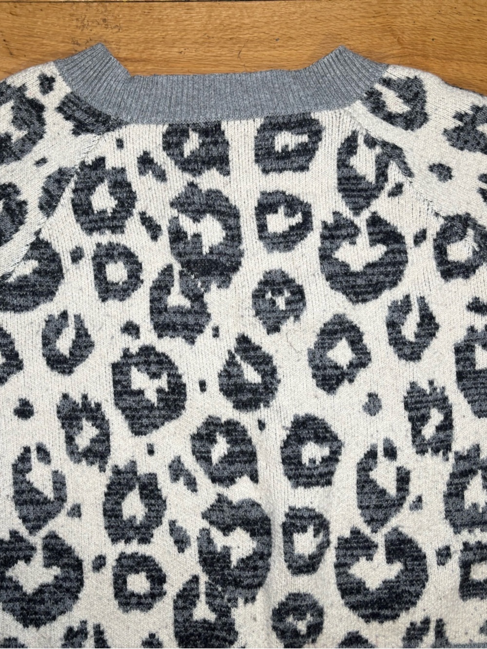 Gap Leopard Print Fuzzy Sweater Gray & Cream Cozy Knit Pullover - Picture 5 of 6